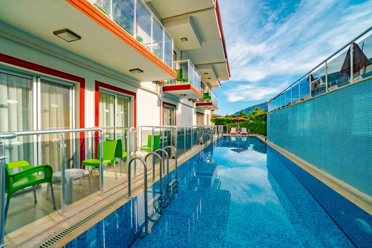 Swim Up Oda (+16 Yaş)